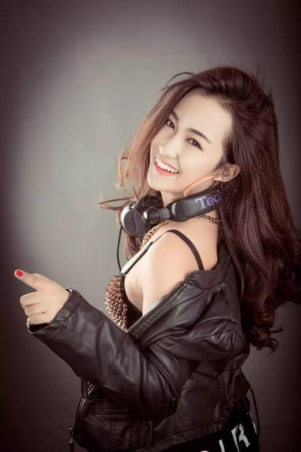Hình ảnh đẹp của DJ Trang Moon gợi cảm mới nhất Full HD