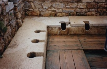 Người La Mã cổ đại đi vệ sinh như thế nào ?